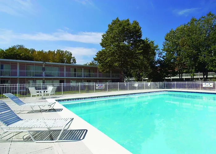 Howard Johnson By Wyndham Albany