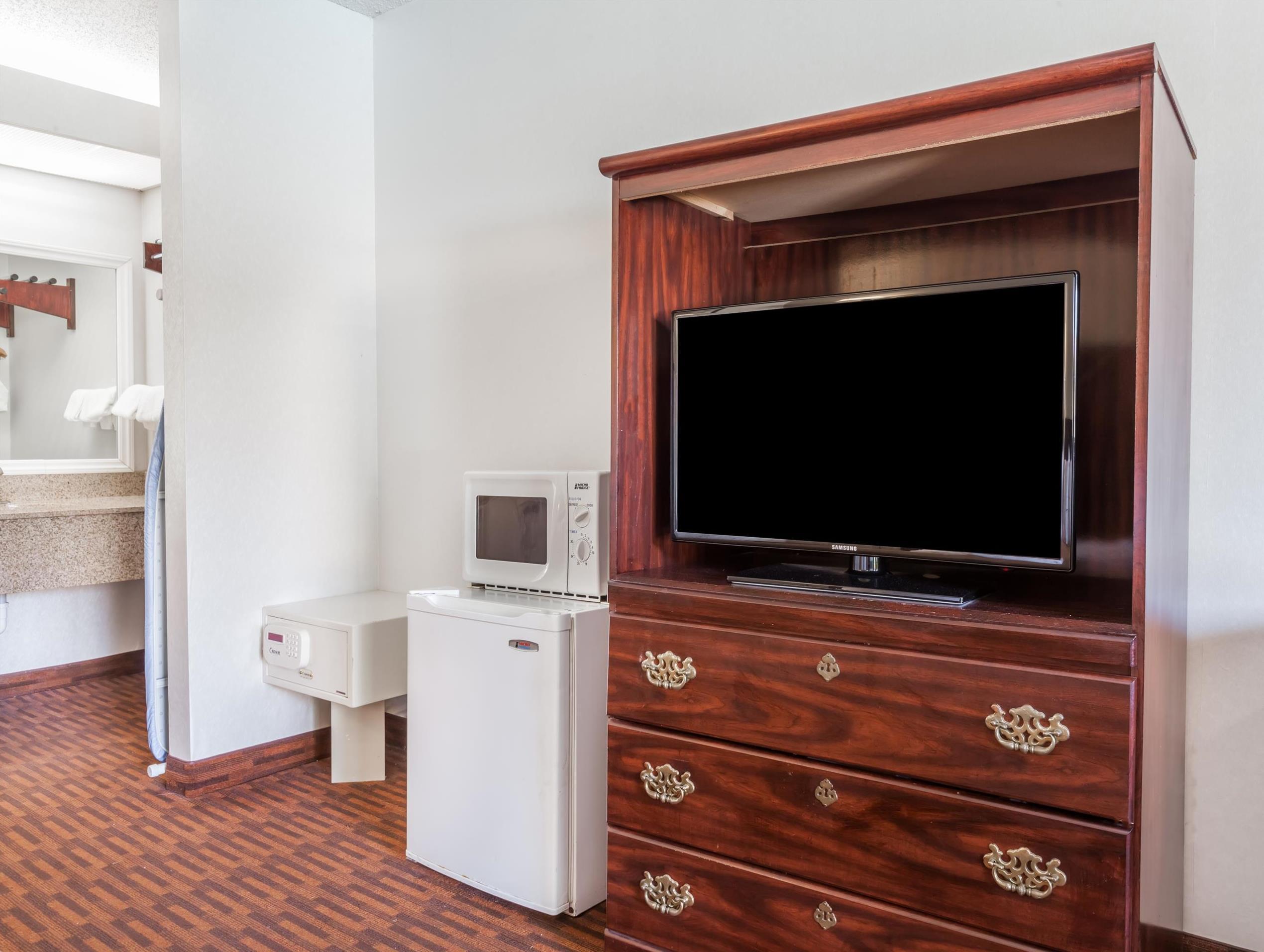 Howard Johnson By Wyndham Hotel