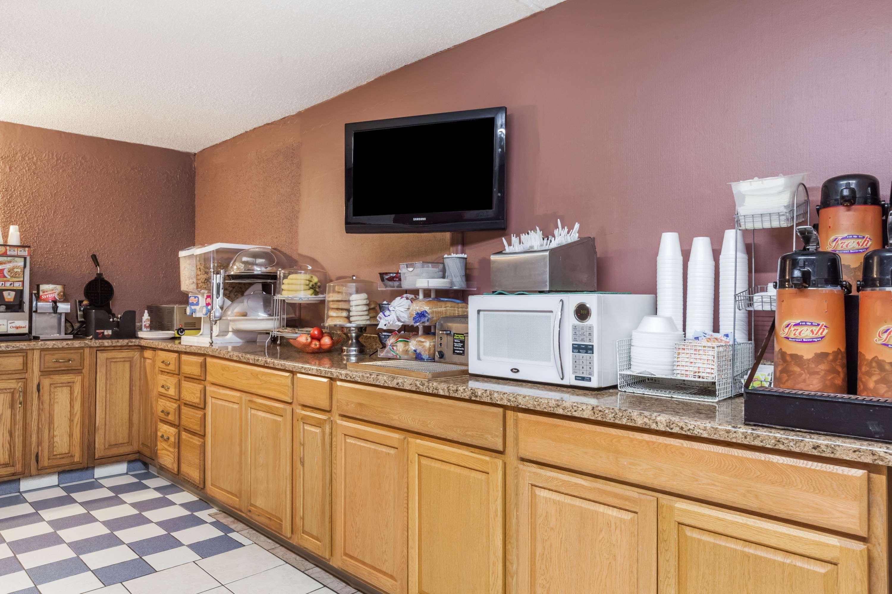 Howard Johnson By Wyndham Hotel