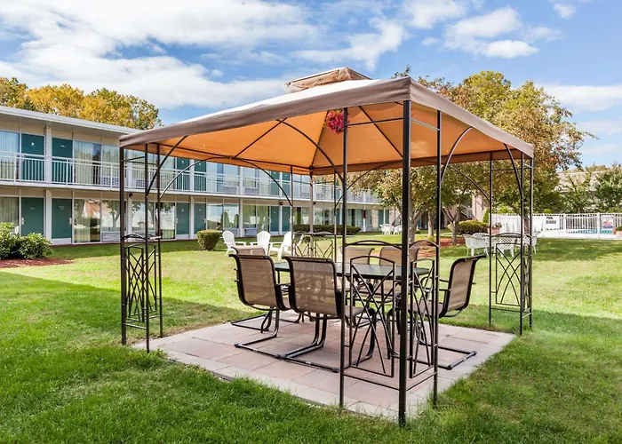 Howard Johnson By Wyndham Albany