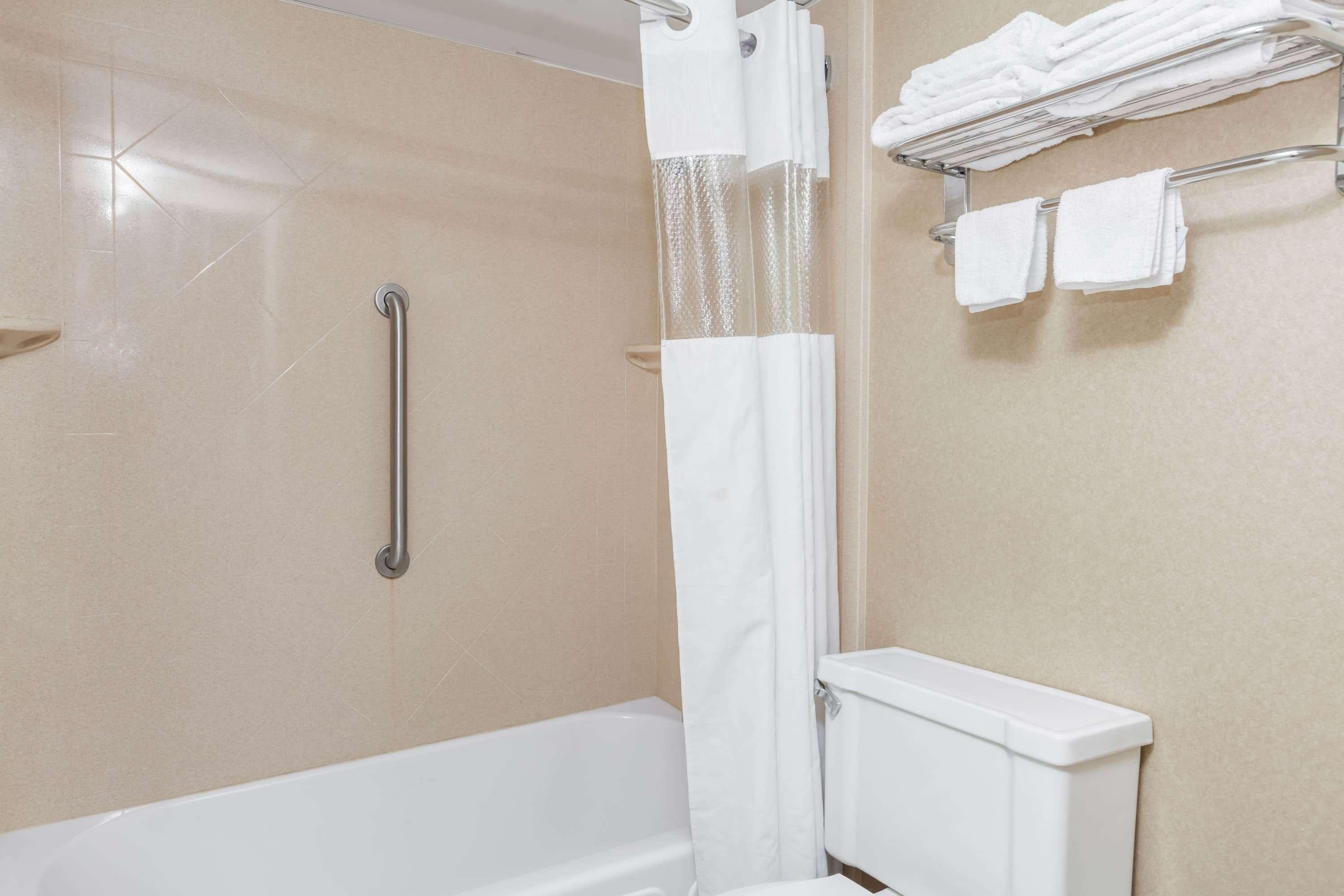 Howard Johnson By Wyndham Hotel 2*